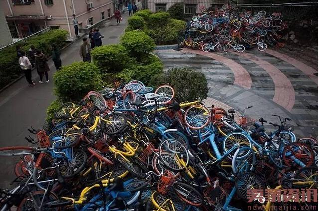 实拍深圳超500辆共享单车惨遭毒手破坏