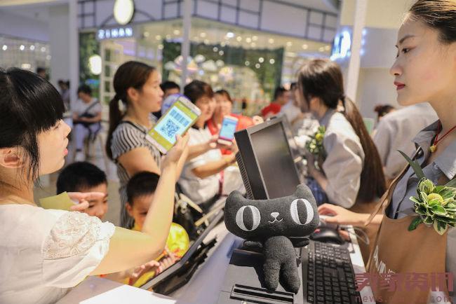 阿里和银泰开的零食店ONMINE在杭州开业